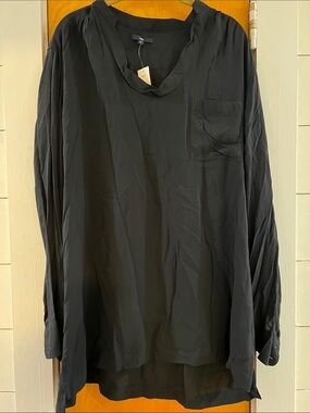 GAP Black Long-Sleeve V-Neck Pocket Shirt